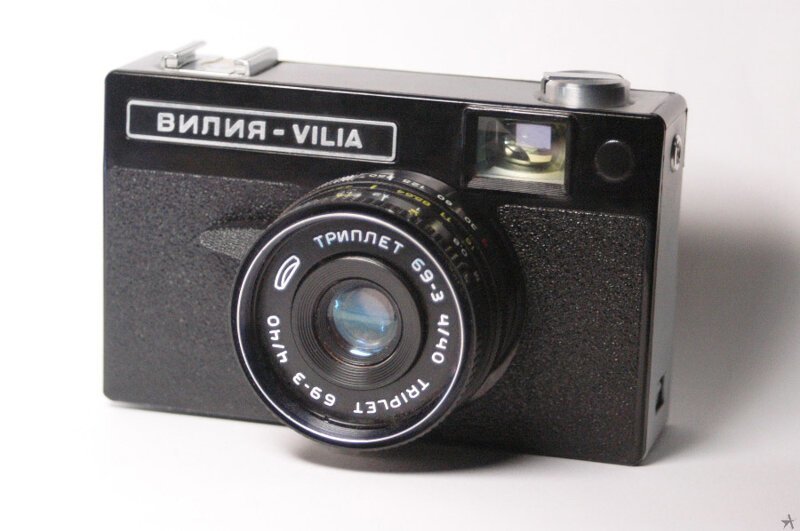 «Вилия» — еще один советский шкальный малоформатный фотоаппарат. Выпускался в 1974—1985 годы. Размер кадра — 24×36 мм: