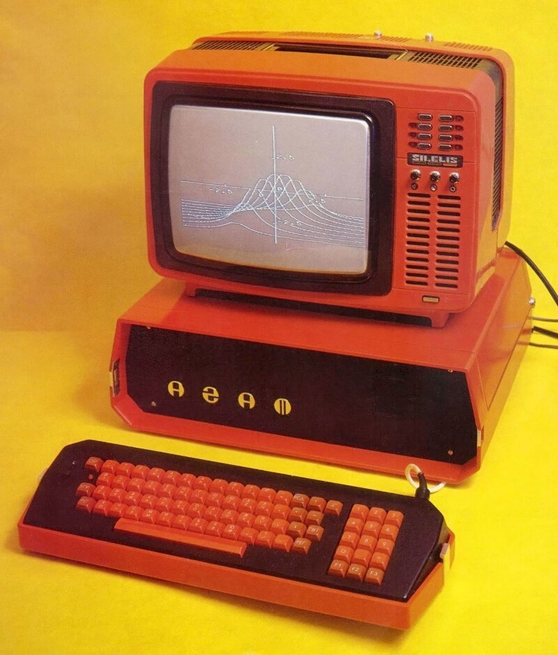 «Агат» — первый советский серийный 8-разрядный персональный компьютер, разработан в 1981—1983 гг. Поступил в серийное производство в 1984 году. Был ориентирован на образование. Выпускался вплоть до 1994 года: