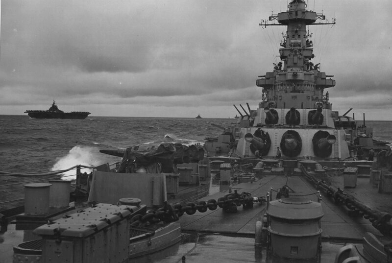 Американские корабли у берегов Японии, 1945 год 