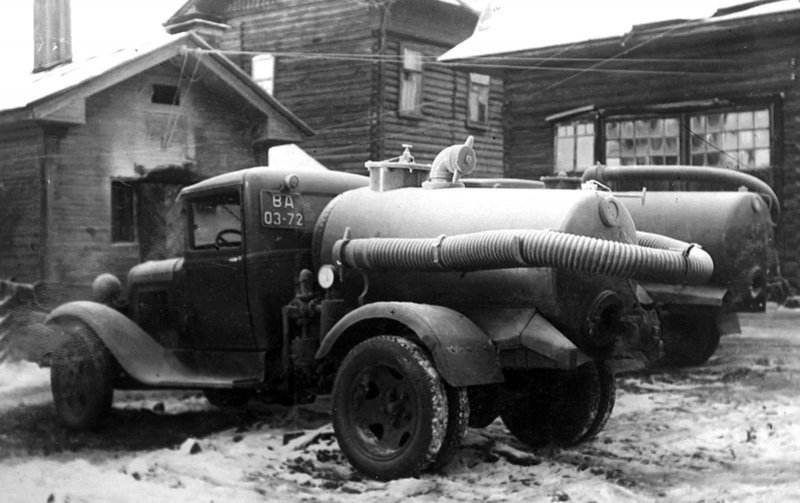 Первые советские ассенизаторы ЦН-8 на шасси ГАЗ-ММ заводского изготовления. 1939 год