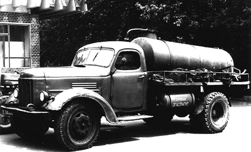 Уникальный газобаллонный ассенизатор на шасси ЗИЛ-156А с двигателем, работавшим на сжиженном газе. 1962 год