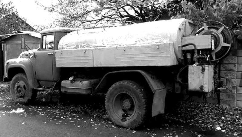 Машина КО-502Б на шасси ЗИЛ-130-76 для расчистки городских канализационных сетей. 1978 год