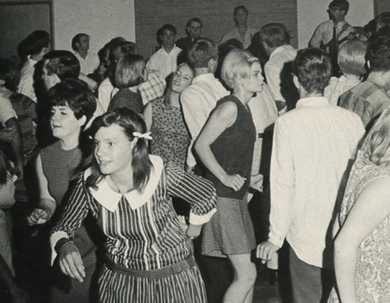 Дискотека 80-х, или танцы в сельском клубе после вечернего кина