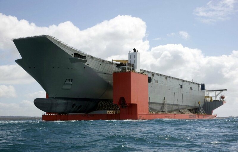 Самый большой в мире корабль - док