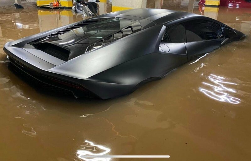 17. «Lamborghini Huracan затопило во время дождя в Сан-Паулу. Он не был застрахован»