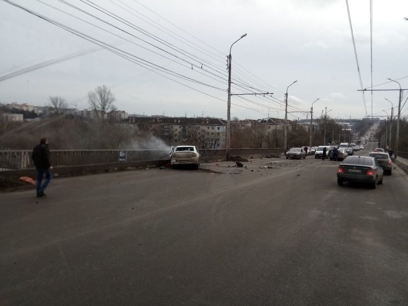 Авария дня. Смертельное ДТП на Азаровском мосту в Калуге