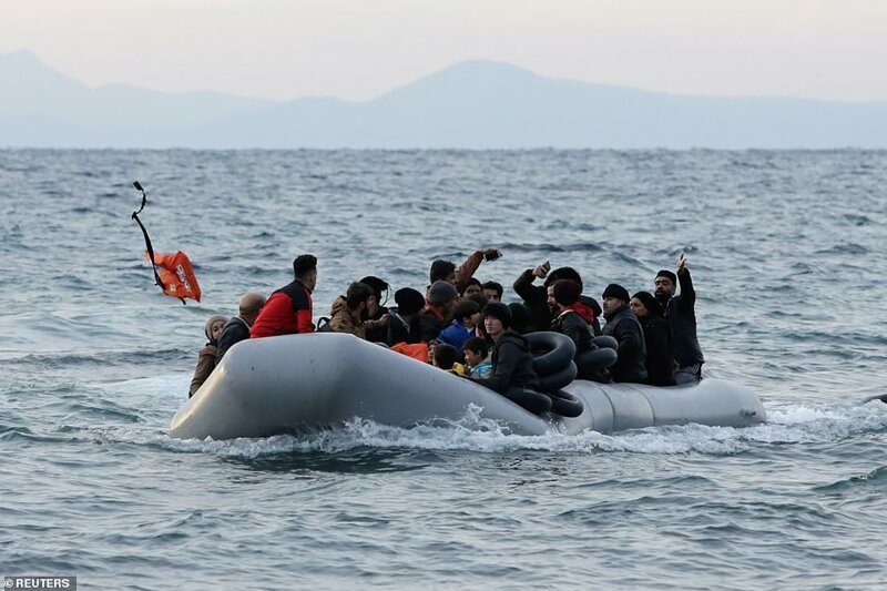 Греция обороняется от мигрантов