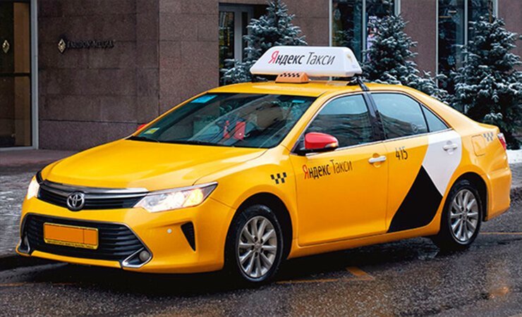 Призрак "Чёрного зеркала" в виде рейтинга над пассажирами Яндекс.Такси