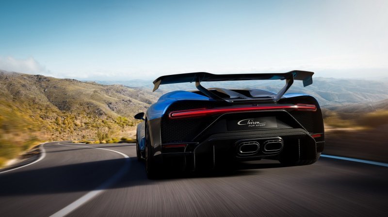 Bugatti Chiron Pur Sport с огромным антикрылом за 3.6 миллиона долларов