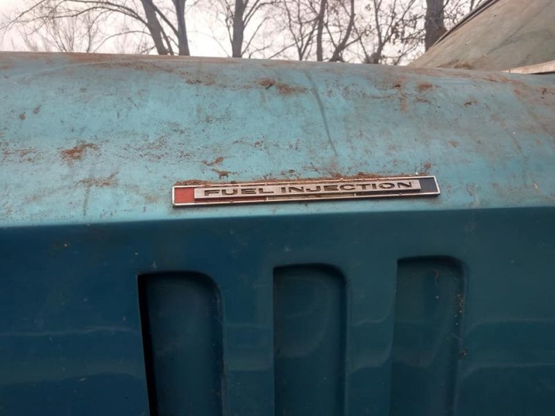 Редкий 55-летний Chevrolet Corvette, найденный под грудой мусора
