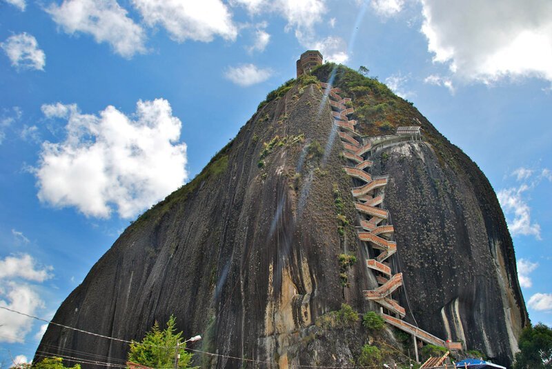 Скала в Эль-Пеньон-де-Гуатапе, Колумбия
