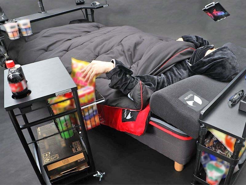 В Японии создали кровать для геймеров