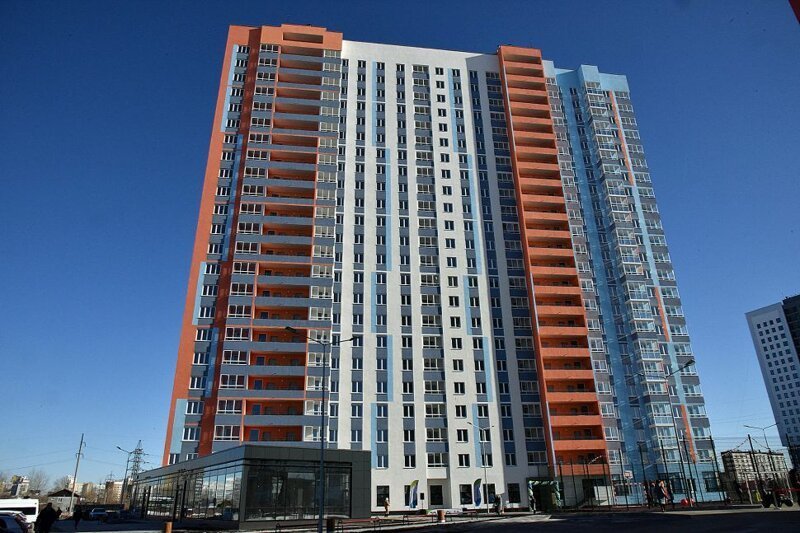 333 семьи Екатеринбурга сегодня получили ключи от новых комфортных квартир. Это жилье для бюджетников. 