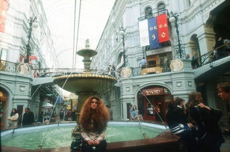 В ГУМе. Москва, 1997 год.