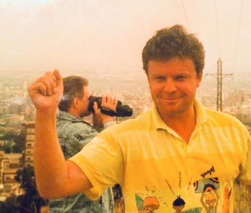 Сергей Супонев во время съёмок выездного «Звёздного часа».Париж, 1994 год.