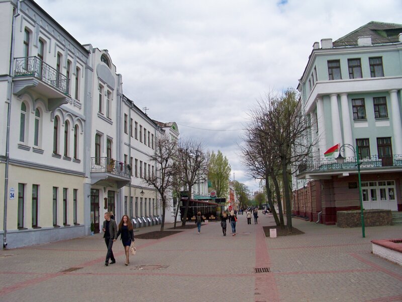 ул. Ленинская - главная пешеходная улица города, длина 1,5 км