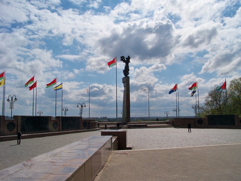 Еще один интересный монумент на площади - памятник "Борцам за Советскую власть"