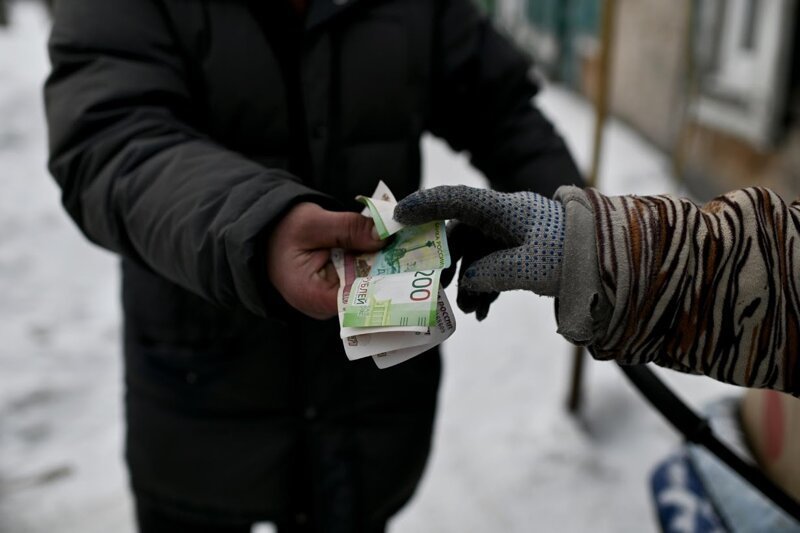 Как бездомные выживают зимой в Сибири