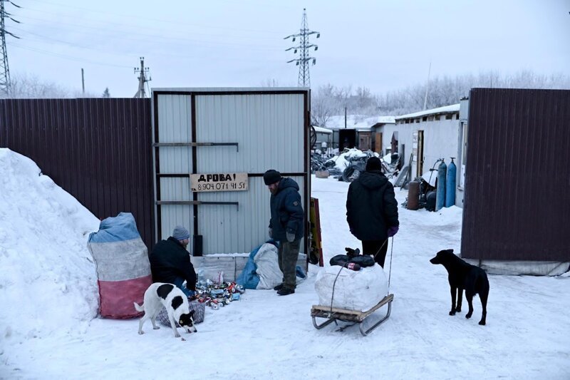 Как бездомные выживают зимой в Сибири