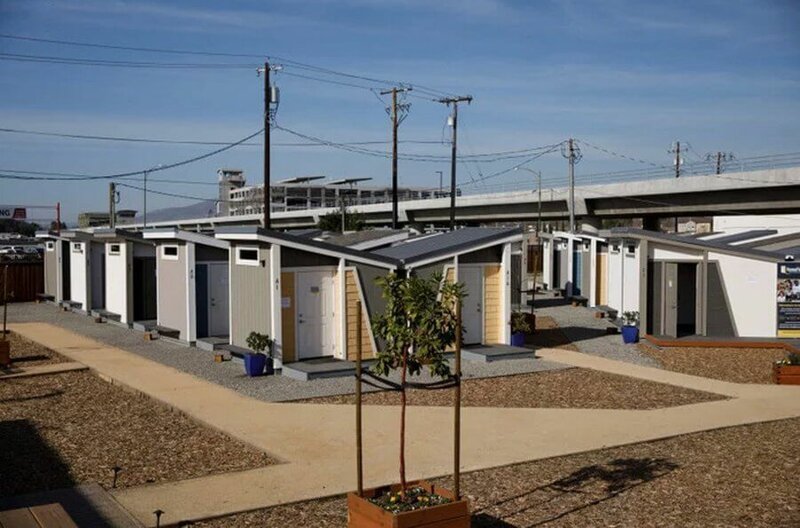 В Калифорнии специально для бомжей построили «крошечные дома»