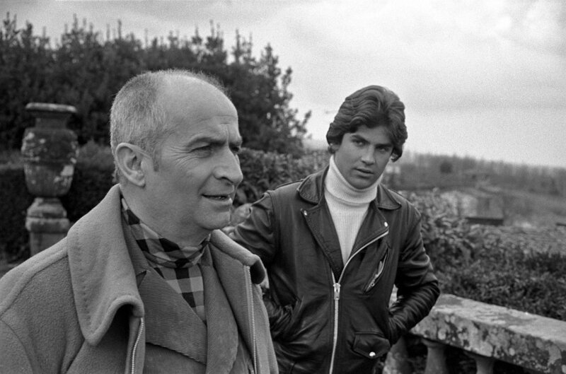 Март 1970 года. Италия. Луи де Фюнес с сыном Оливье на съемках фильма «Человек-оркестр». Фото Marisa Rastellini.