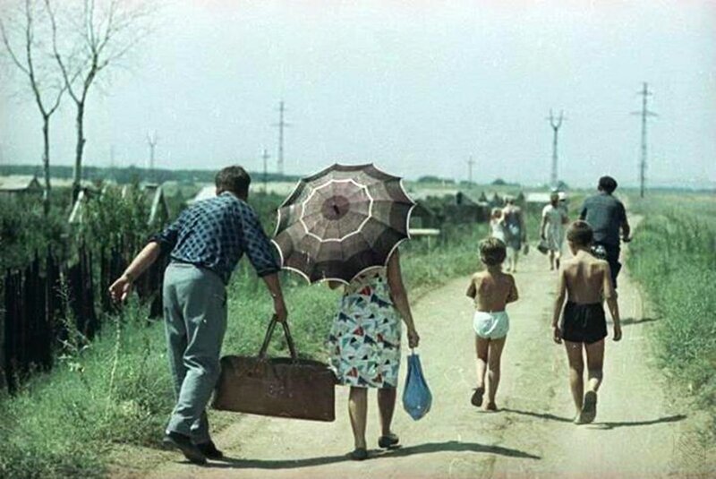 Дачники на грунтовой дороге. Волжский, Всеволод Тарасевич, 1966