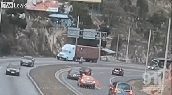 От фур на дороге лучше держаться подальше