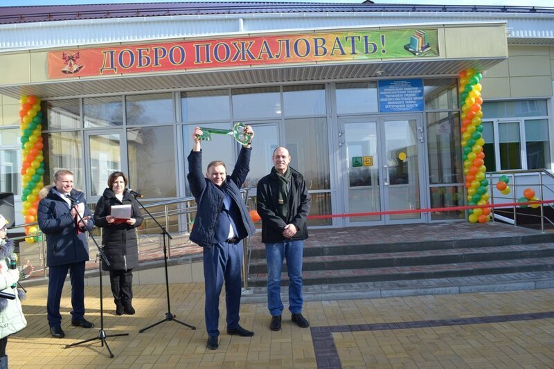 В Ивнянском районе прошло торжественное открытие после капитального ремонта Песчанской средней школы с размещенным в ней дошкольным блоком