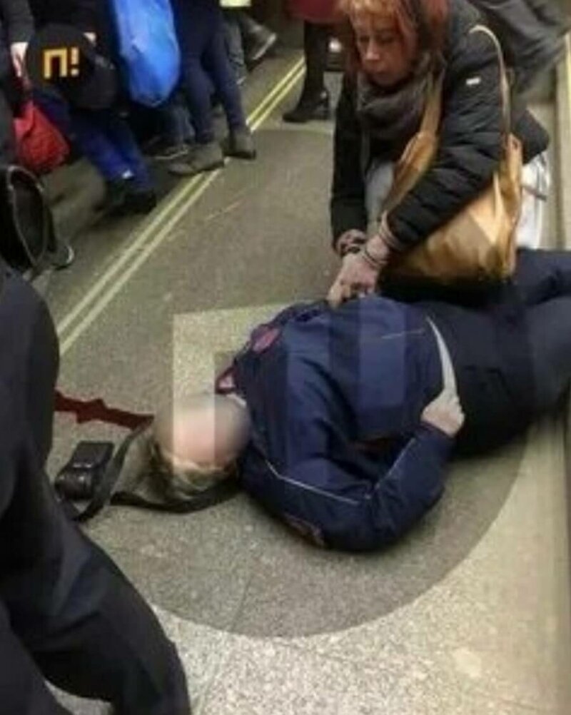 Безбилетник напал на контролера в метро