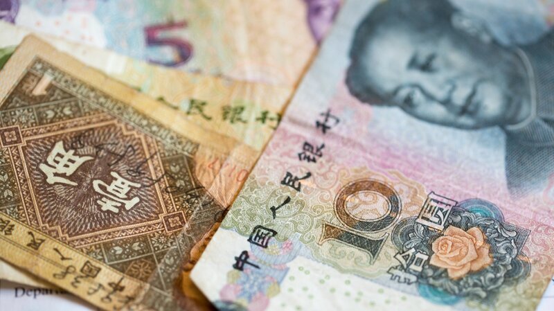 Женщина в Китае пыталась продезинфицировать банкноты в микроволновке