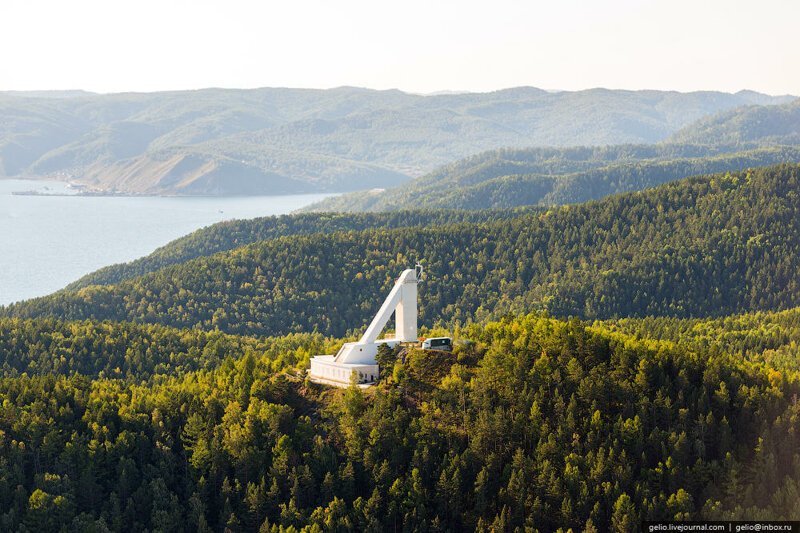 Байкальская астрофизическая обсерватория (БАО) расположена на окраине Листвянки.