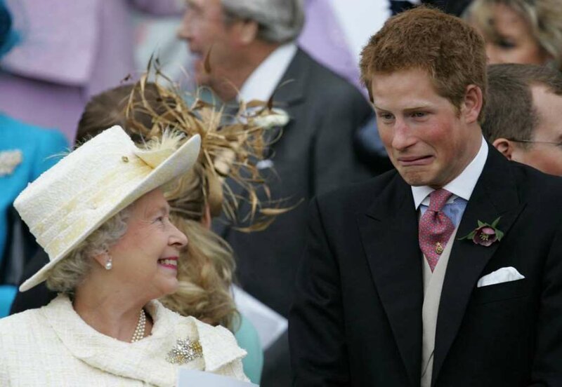 Они же тоже люди: курьёзные фото королевской семьи
