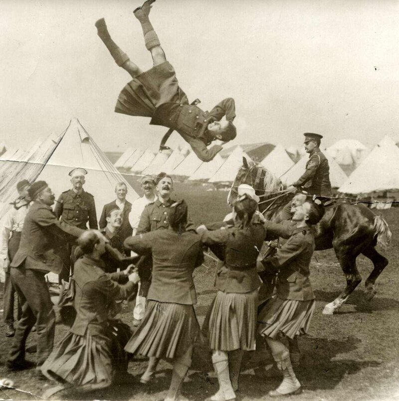 Шотландцы перед отправлением на фронт, 1915 г.