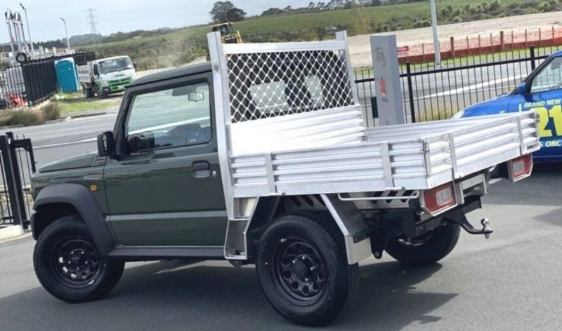 Suzuki Jimny в модификации «бортовой грузовик» из Новой Зеландии 