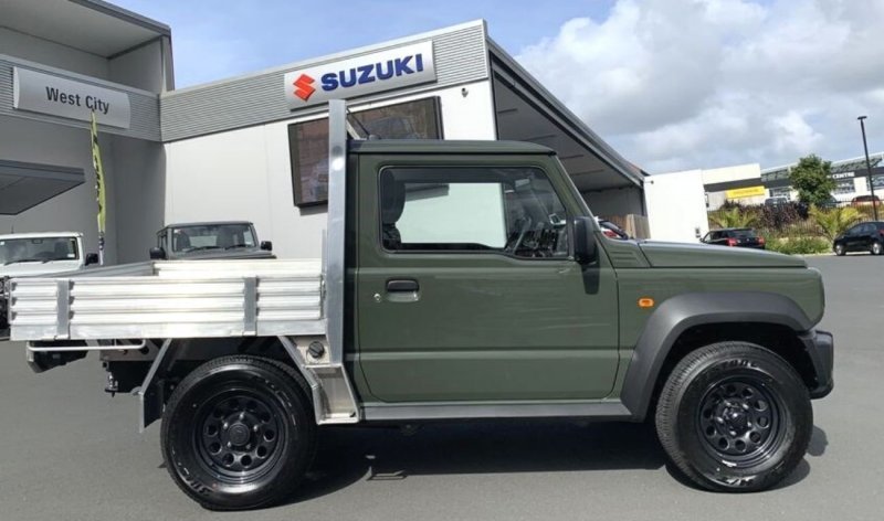 Suzuki Jimny в модификации «бортовой грузовик» из Новой Зеландии 