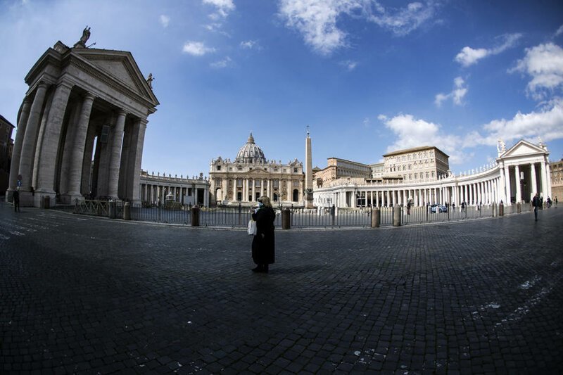 Папа римский помолился за прекращение пандемии коронавируса