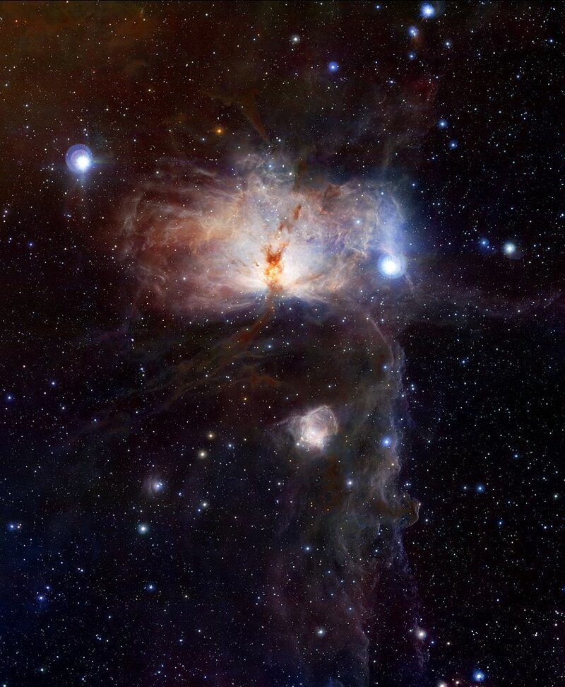 NGC 2024 — туманность «Танковый След» или «Пламенная» (Flame) к востоку от ξ Ori