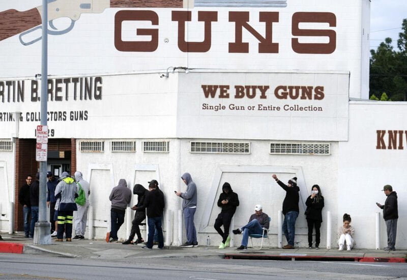 Очередь за оружием в Калвер-Сити, Калифорния