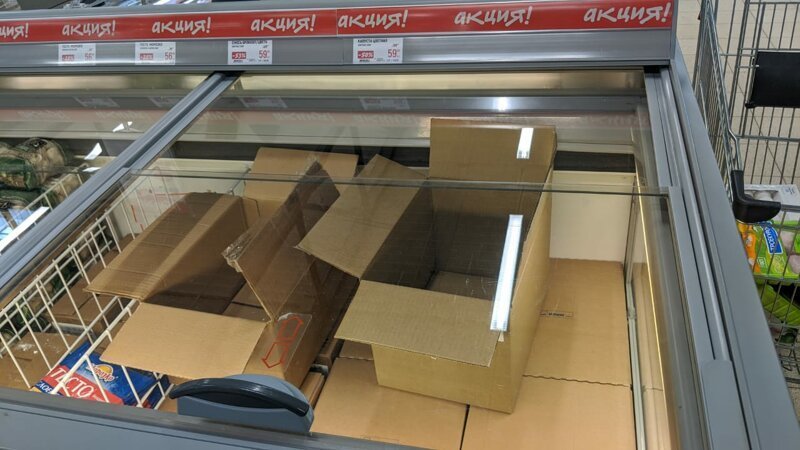 Пустые полки магазинов Москвы и Подмосковья 