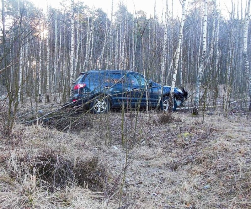 Момент полета кроссовера с несовершеннолетним водителем за рулем попал на видео