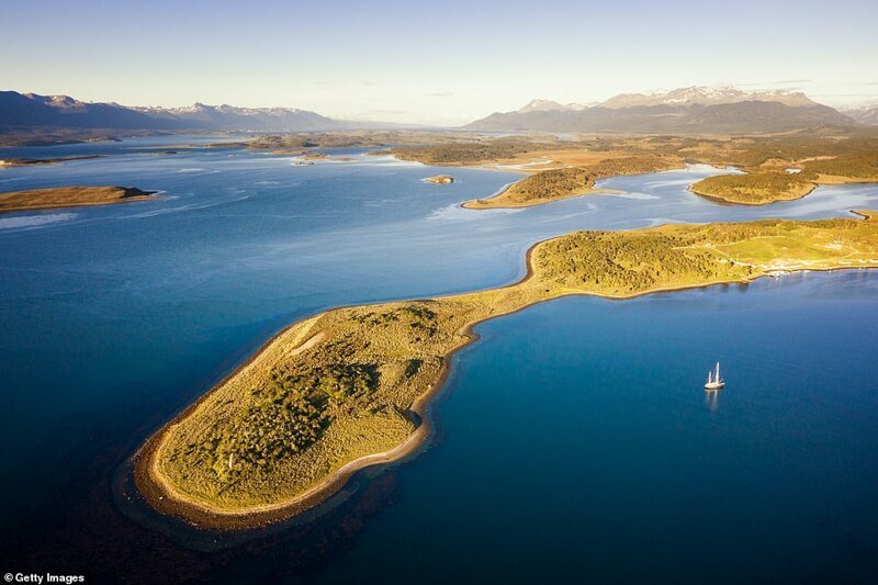 Пролив Бигл, разделяющий главный остров архипелага Огненная Земля между Чили и Аргентиной
