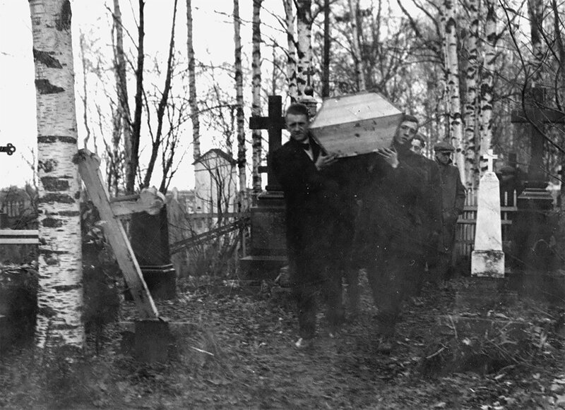 Похороны члена экипажа американского судна "Аскатни" в Архангельске, Россия, февраль 1919