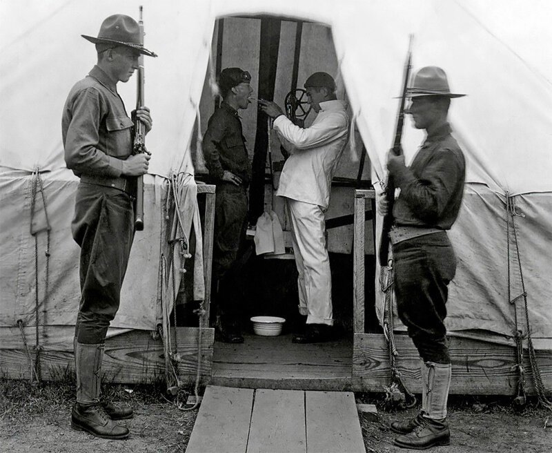 Солдат на приеме у врача, Даллас, Техас, 1918
