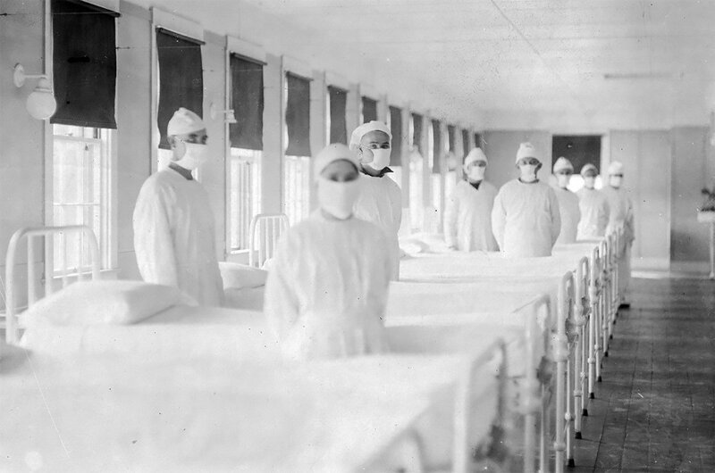 Санитары в карантинном отделении военно-морского госпиталя на острове Мар, Калифорния, 10 декабря 1918