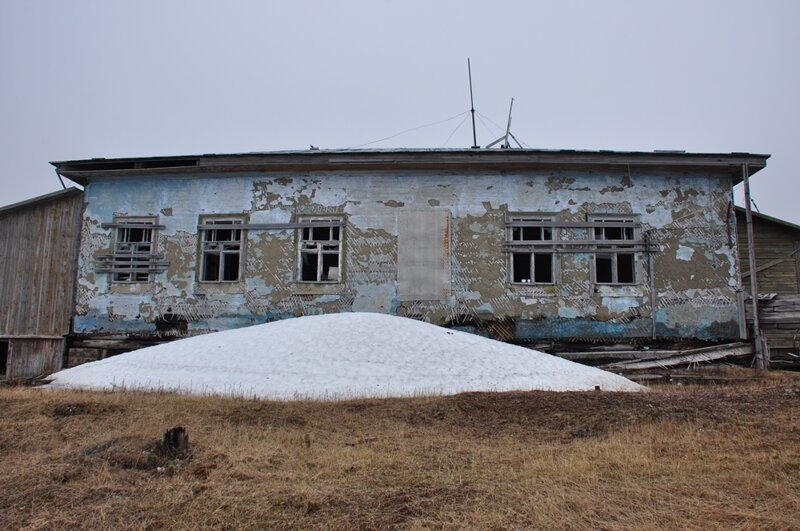 Заброшенная полярная станция "Югорский Шар"