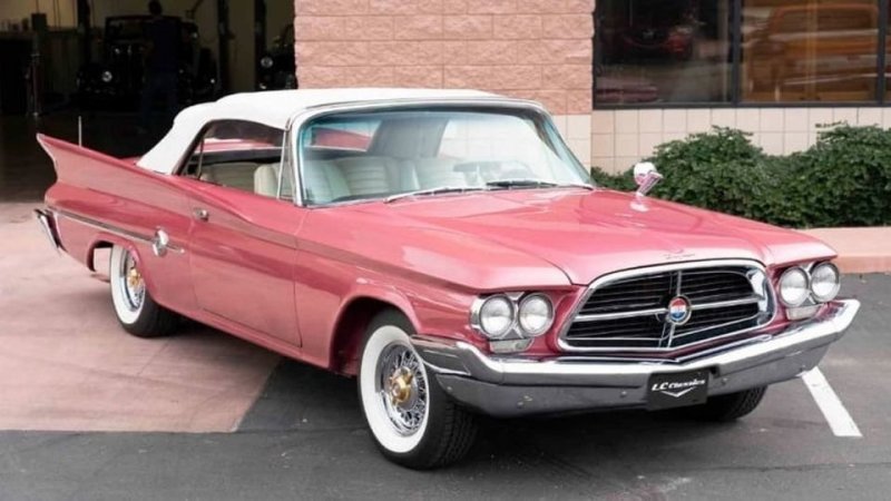 9. Chrysler 300F Convertible 1960 года продан за $181,500 (18 000 000 руб.).