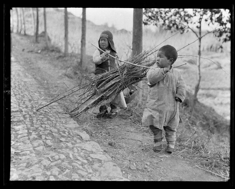 Дети несут хворост, Ханчжоу, 1917-1919