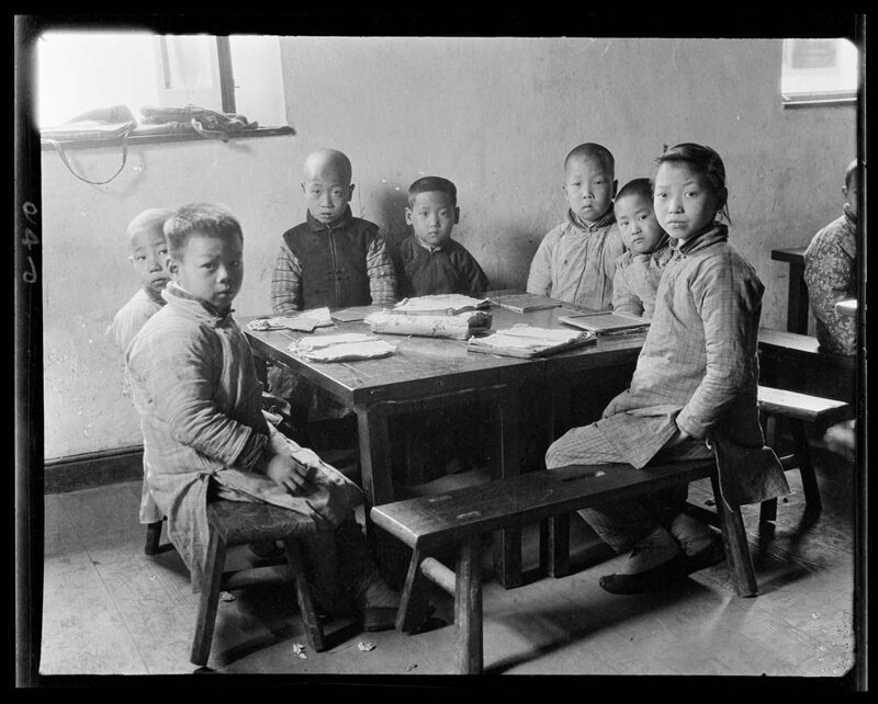 Дети за столом, Ханчжоу, 1917-1919