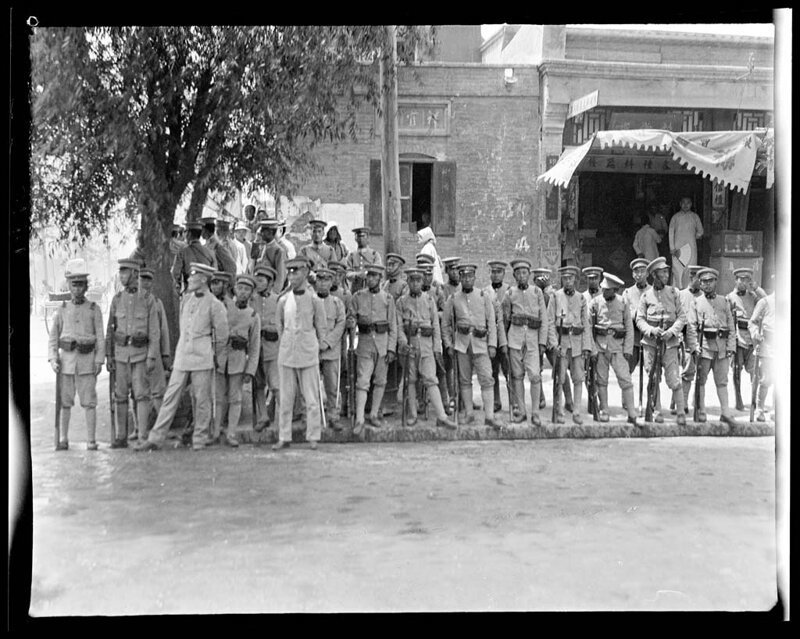 Солдаты на службе, Пекин, 4 июня 1919