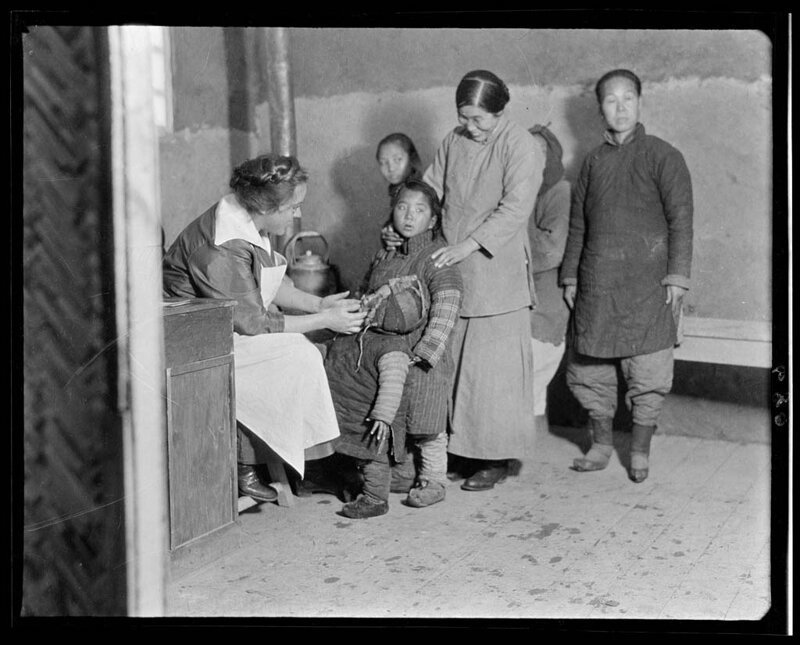Доктор Меткалф и его пациенты, Тяньцзинь, 1917-1919